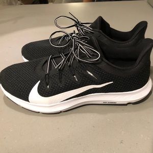 Nike Quest Women’s Athletic Sneaker Black 11